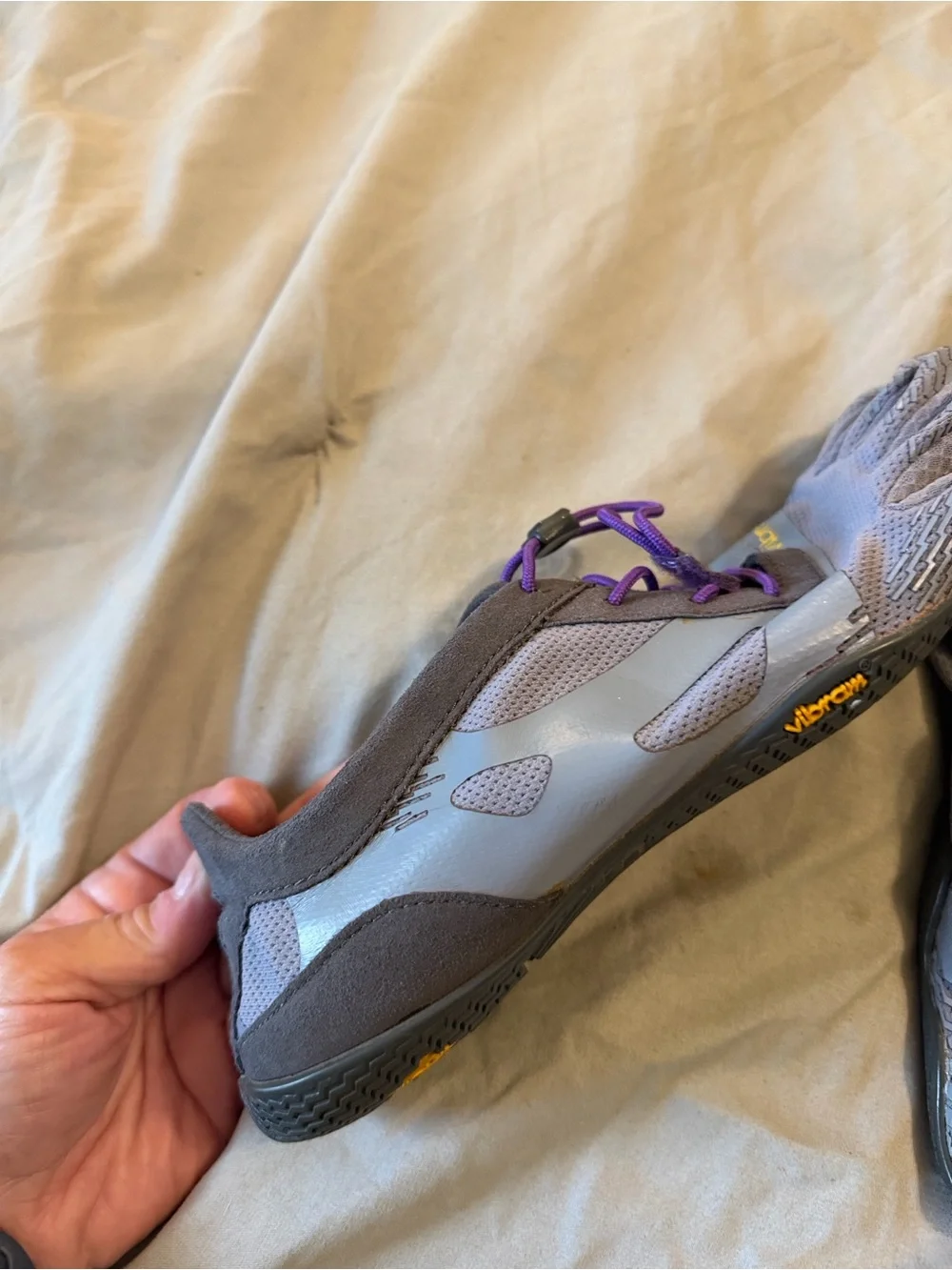 Vibram FiveFingers Gray Minimalist Toe Shoes with Purple Laces size 41
